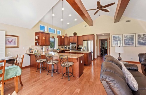Mountain View Estates House | Mule Meadows | Classy, Split level South Tahoe home!