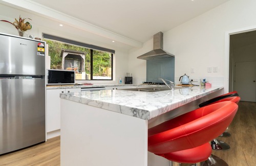 Mangonui House | Muller's Landing - Wide views over Mangonui Harbour