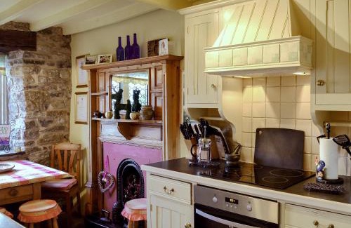 Castleton House | Mullions Cottage
