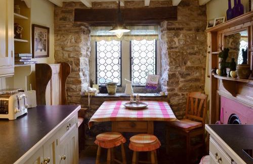 Castleton House | Mullions Cottage