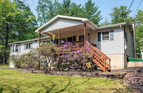 Laporte House | "Mulrooney's" is a ranch style home offering everything on the main level in Lake Mokoma