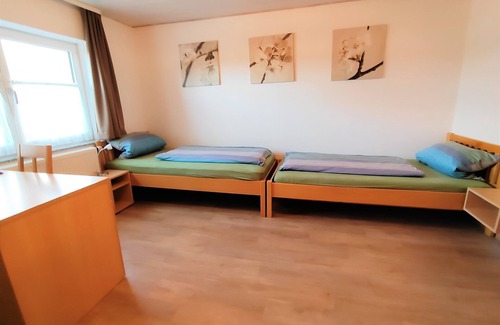 Meckenbeuren Apartment | Multi-bed room for 3 guests with 18m² in Meckenbeuren (165004)