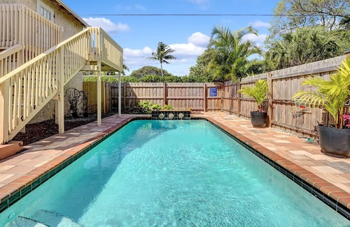 Palm Beach - West Palm Beach House | Multi-Family Cottages with private heated pool - 2mi. from beach