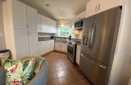 Franklin House | Multi-home Lakefront Retreat- kayaks, fire pit, yard games, hot tub