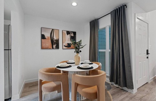 Coronado Hills House | Multi Home - Up to 16 people - Balcony Access
