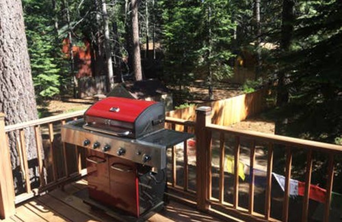 South Lake Tahoe Cabin | Multi-level A-Frame Cabin w/PRIVATE HOT TUB, SAUNA w/HEATED SIDEWALK -Sleeps 8