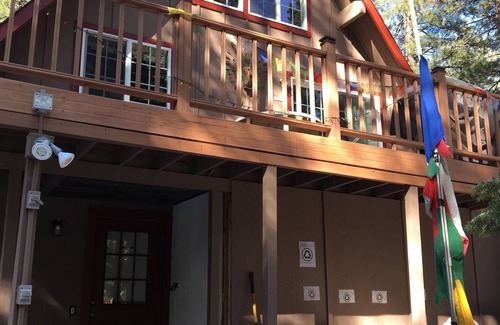 South Lake Tahoe Cabin | Multi-level A-Frame Cabin w/PRIVATE HOT TUB, SAUNA w/HEATED SIDEWALK -Sleeps 8