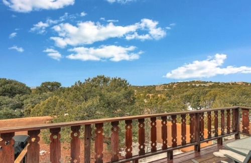 Santa Fe House | MULTI-LEVEL TANO RD ARTIST RETREAT - SLEEPS 8 Adults & Children 5 and under