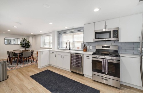 Bucktown House | MultiManor: A Renovated Bucktown Coach House