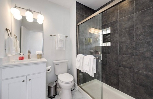 Bucktown House | MultiManor: A Renovated Bucktown Coach House