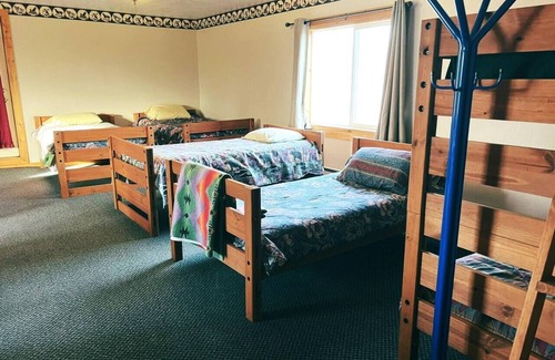 Winfred Cabin | Multipurpose Hunting Lodge + 400 Acres + Sleeps 11