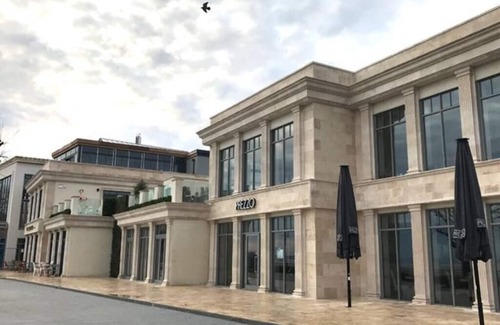 Mumbles Condo | Mumbles Apartment near to shops and beach