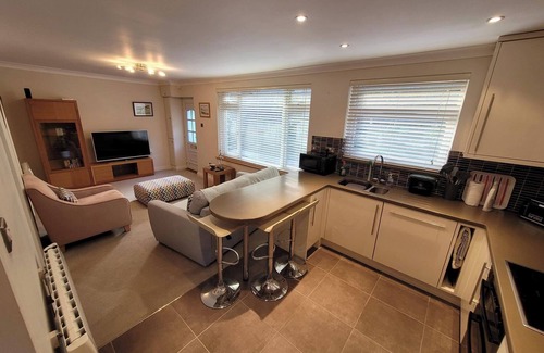 Mumbles Cottage | Mumbles Cottage - Sleeps 4 - Pets Ok - Parking