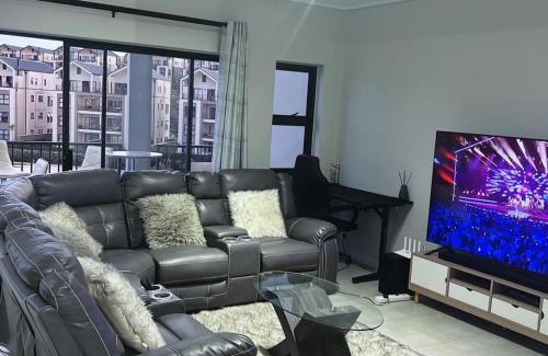 Greater Johannesburg Metropolitan Area Apartment | Munyaka Apartments & Lagoon