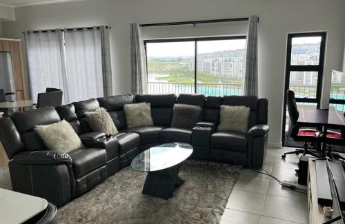 Greater Johannesburg Metropolitan Area Apartment | Munyaka Apartments & Lagoon