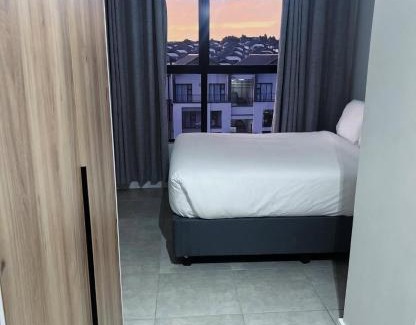 Greater Johannesburg Metropolitan Area Apartment | Munyaka Apartments & Lagoon