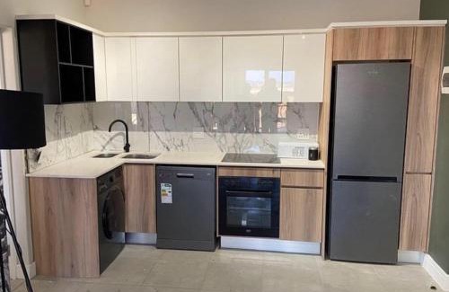 Greater Johannesburg Metropolitan Area Apartment | Munyaka Apartments & Lagoon