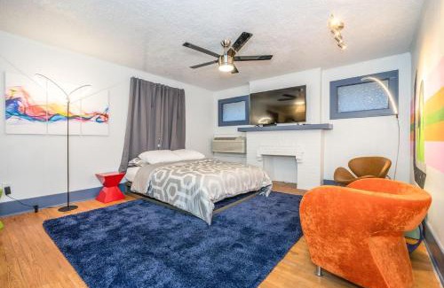 Central Oklahoma City Apartment | Mural studio-near Plaza District