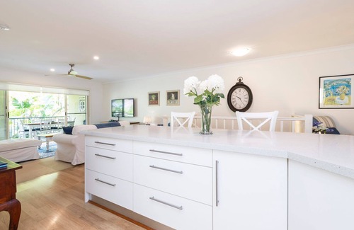 Corlette House | Muriel's Place A Stunning 3 bedroom 3-bathroom pet friendly home within 1klm walk to the beach