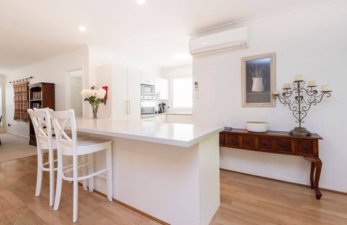 Corlette House | Muriel's Place A Stunning 3 bedroom 3-bathroom pet friendly home within 1klm walk to the beach
