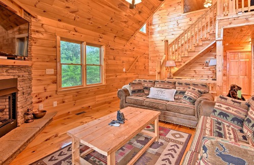 Murphy Cabin | Murphy Cabin w/ Mtn. Views ~4 Mi to Cherokee Lake!