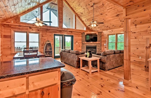 Murphy Cabin | Murphy Cabin w/ Mtn. Views ~4 Mi to Cherokee Lake!