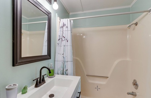 Murphy Cottage | Murphy Cottage w/Screened-In Porch - Pets Welcome