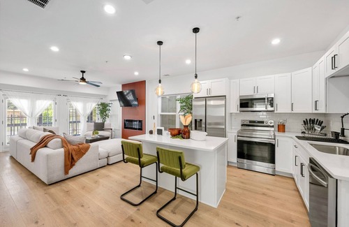 Fort McPherson Condo | Murphy House Mansion - 6BD Condo w/2 King Suites & Free Gated Parking