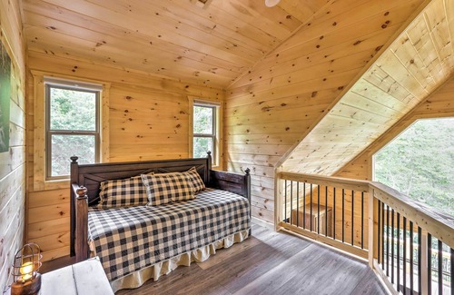 Unaka Cabin | Murphy Mtn Retreat: Wraparound Deck & Hot Tub