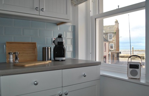 Anstruther Apartment | Murray's Neuk- stylish coastal apartment