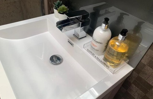 Dogdyke House | Muscovy Lodge with Hot Tub at Tattershall Lakes Country Park