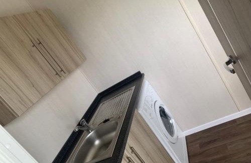 Dogdyke House | Muscovy Lodge with Hot Tub at Tattershall Lakes Country Park