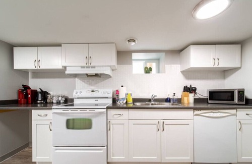 North Central Edmonton Condo | Muse Nook | DT | Walk to Stadium | 5 min to Rogers