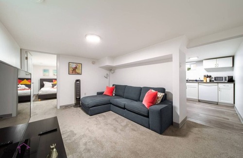 North Central Edmonton Condo | Muse Nook | DT | Walk to Stadium | 5 min to Rogers