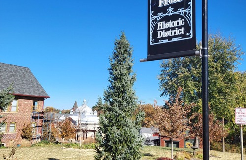 St. Joseph Apartment | Musem hilltop Place city views 6 sleeps Pet-friendly Friendly