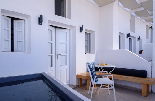 Oia Apartment | Muses Cycladic Suites - Compact Two-Bedroom Apartment with Outdoor Hot Tub