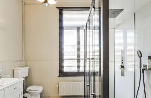 South Antwerp Apartment | Museum Garden Views