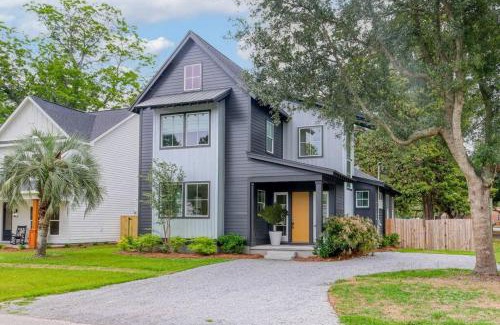 Mount Pleasant House | MUSIC MANOR 3-King Beds w Pool mins to Beach&DT