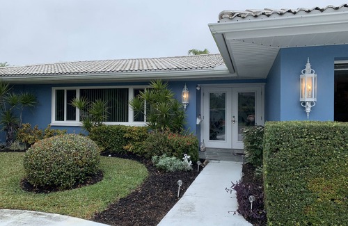 Anona House | Music On The Sea ~waterfront Home~private Pool~ Minutes to Beach