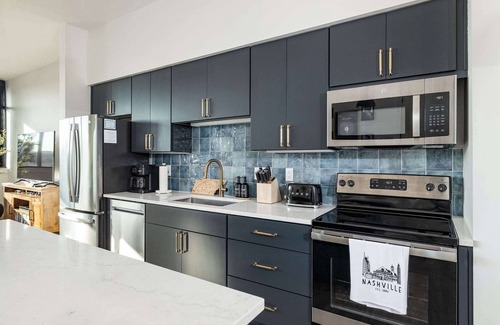 Edgehill Condo | Music Row, Pool, Rooftop Deck, Balcony, Gym