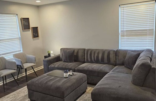 Talbot's Corner House | Music Row Retreat mins to downtown, hot tub