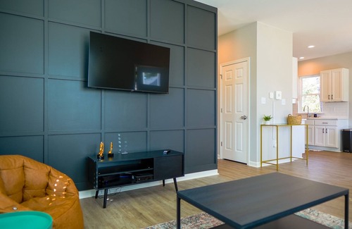 Durham House | Musician Getaway NEW! Duke~King Bed