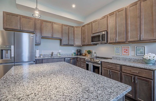 Cincinnati House | Musketeer Manor ~ 5 bedrooms & 4.5 baths off street parking & central location!