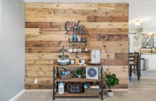 Muskogee House | Muskogee Guest FavoriteHuge YardCoffee Bar!