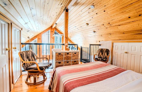Muskoka Lakes Ski Chalet | Muskoka Lakefront 3-bdrm Chalet