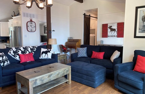Gravenhurst Cottage | Muskoka lakefront cottage for families, on the "Big Three"!