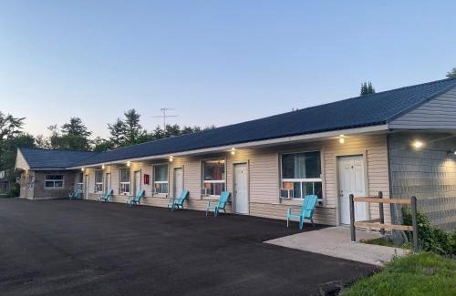 Gravenhurst Hotel | Muskoka Nights