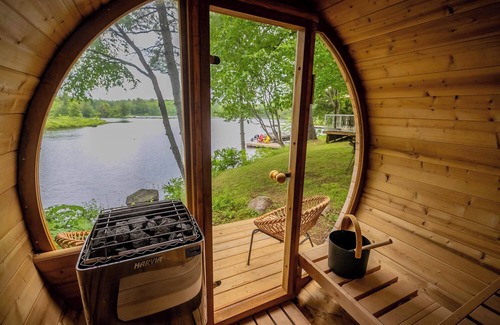 Bracebridge Cottage | Muskoka Retreat with Barrel Sauna