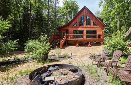 Huntsville Cottage | Muskoka Riverside Log Home