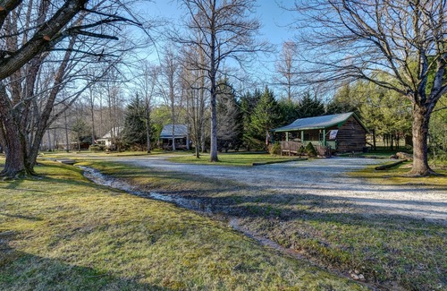 Murphy Cabin | *MUST SEE* Cobb Creek Cabins at the Historic Cobb Family Estate